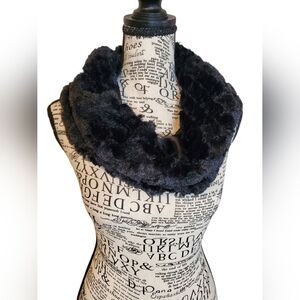 Neck Scarf Fluffy Textured Faux Fur Circle Loop Infinity Neck Warmer Black NWOT